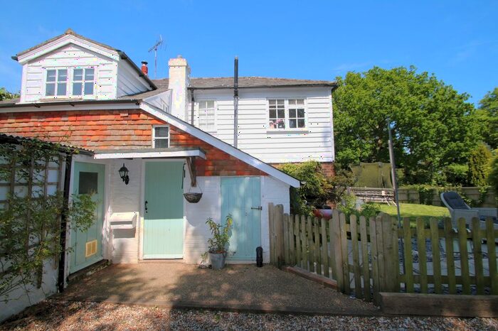 4 Bedroom Cottage For Sale In Peasmarsh, Rye, TN31