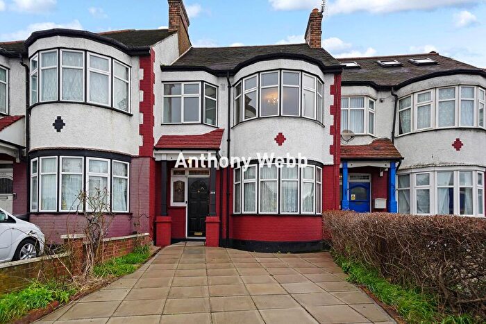 3 Bedroom Terraced House For Sale In North Circular Road, Palmers Green, N13