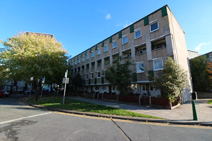 1 Bedroom Flat For Sale In Mace Street, Bethnal Green, E2