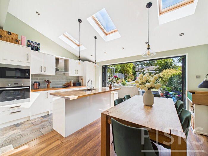 4 Bedroom Semi Detached House For Sale In Malwood Road, Benfleet, SS7