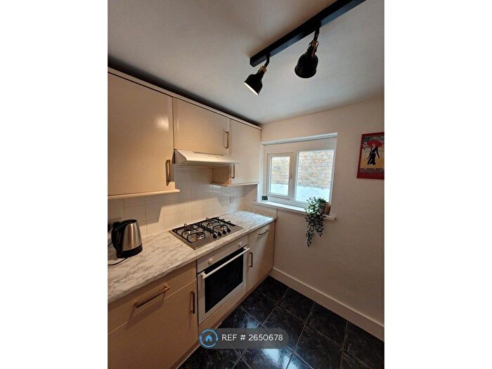 2 Bedroom Flat To Rent In Steele Road, London, E11