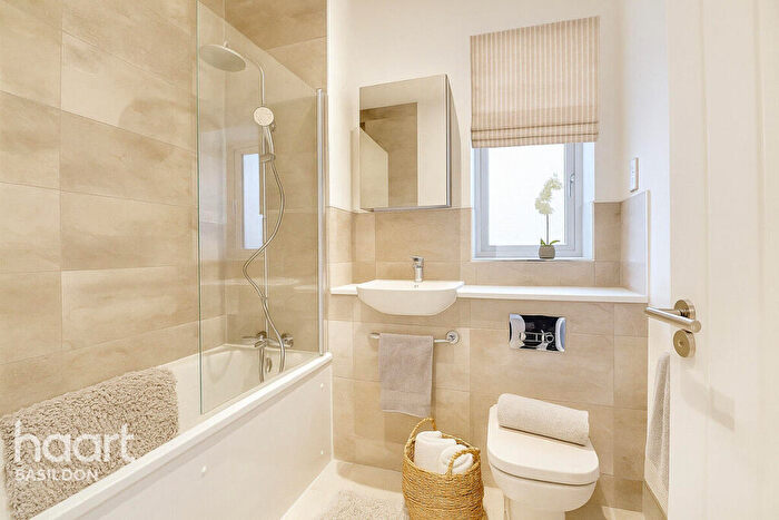 3 Bedroom Semi-Detached House For Sale In Chapelgate Mews, Essex, SS15