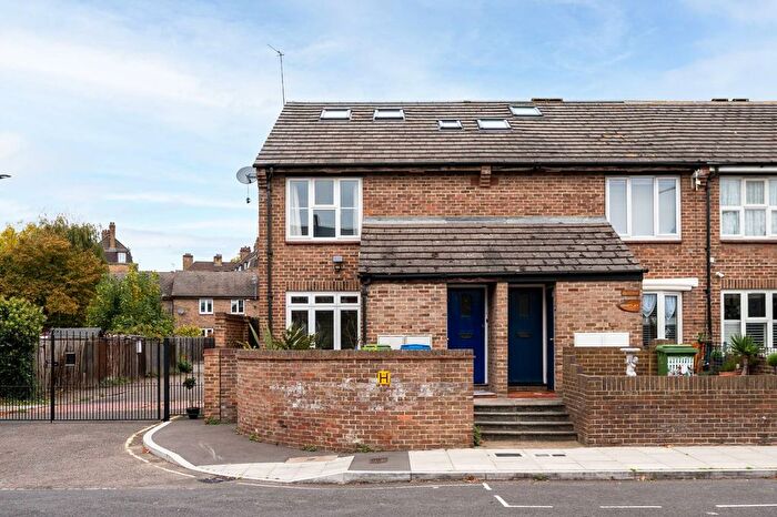 2 Bedroom Flat For Sale In Fleming Road, Kennington, London, SE17