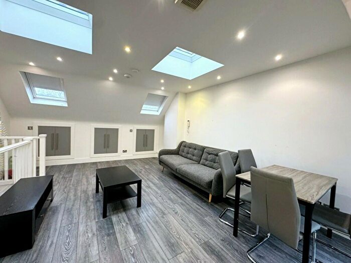 3 Bedroom Flat To Rent In Shakespeare Road, London, SE24