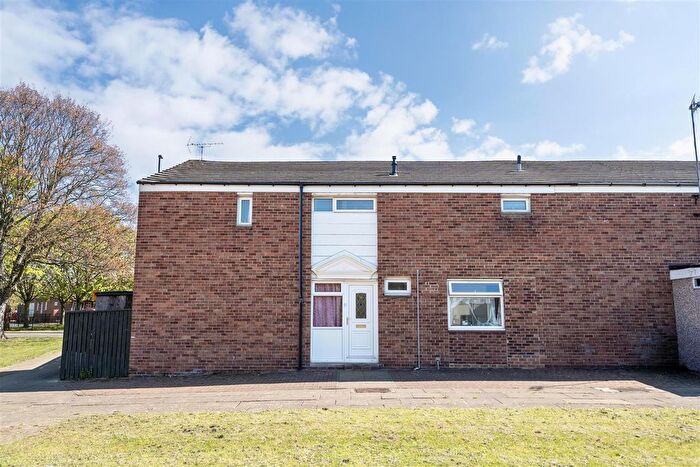 4 Bedroom Semi Detached House For Sale In Rowanberry Road, Newcastle Upon Tyne, NE12