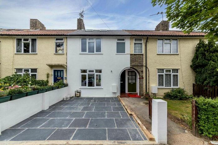 3 Bedroom House To Rent In Washington Road, Barnes, SW13