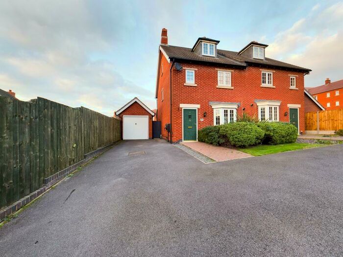 3 Bedroom House To Rent In Cranfield Avenue, Church Gresley, Swadlincote, DE11