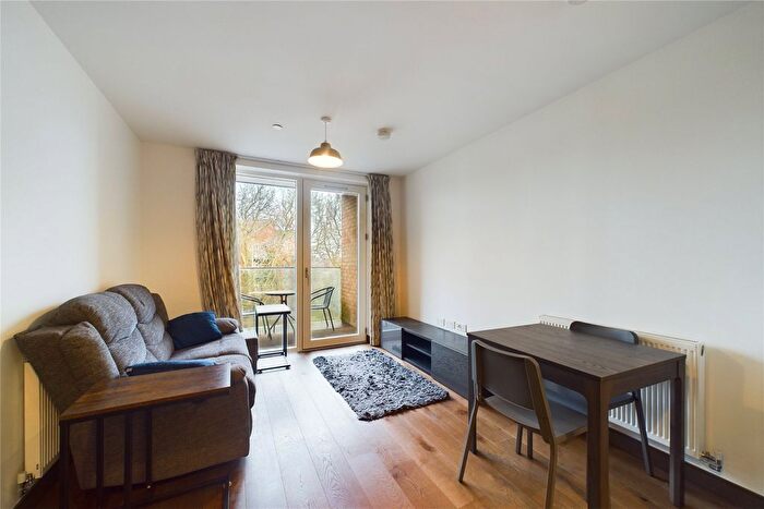 1 Bedroom Flat To Rent In Riverside View, Berkeley Avenue, Reading, Berkshire, RG1