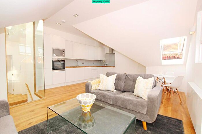 3 Bedroom Flat To Rent In Lavender Gardens, London, SW11