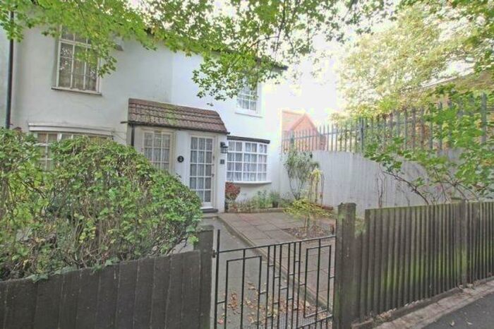 2 Bedroom Semi-Detached House To Rent In Philipot Path London, SE9