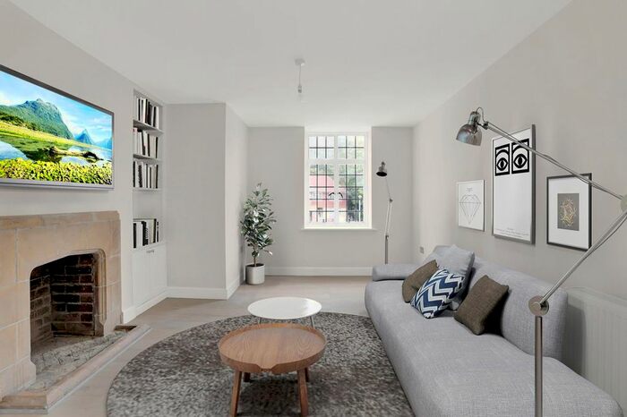 1 Bedroom Flat To Rent In Queens Close, Lammas Lane, KT10