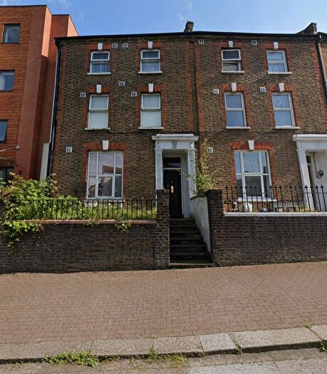 2 Bedroom Flat To Rent In Waldram Crescent, London, SE23