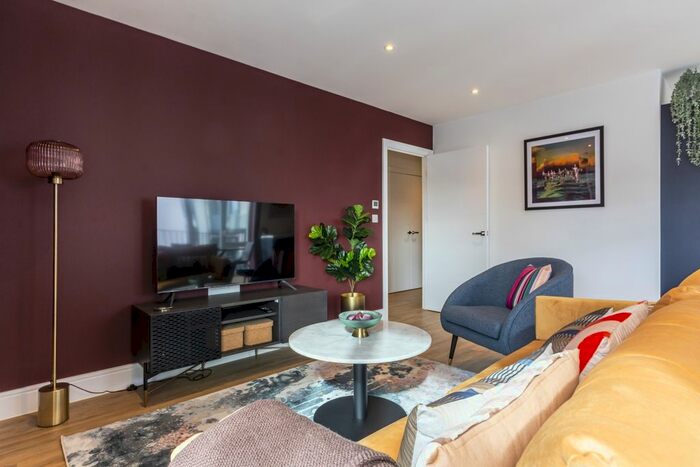 1 Bedroom Flat To Rent In Kooky High Wycombe, Desborough Road High Wycombe, HP11