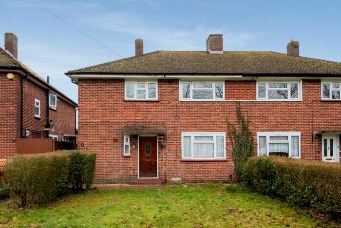 4 Bedroom Semi-Detached House To Rent In Sitwell Grove Stanmore, HA7