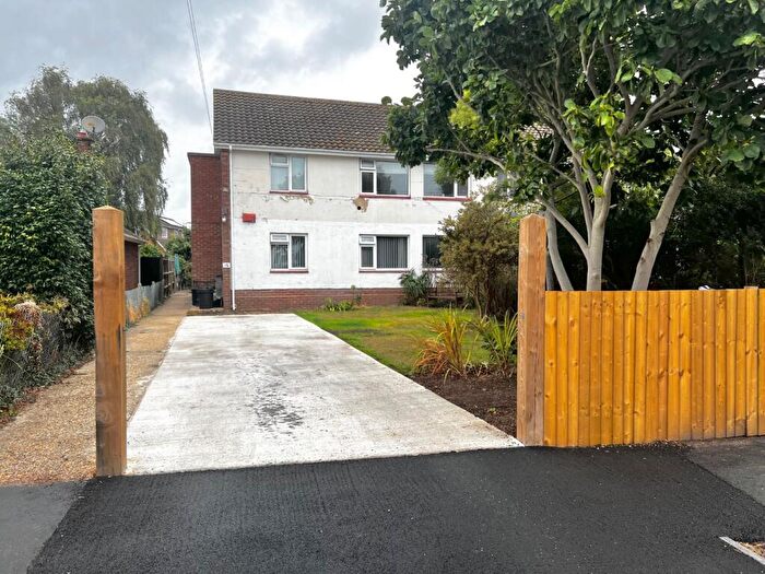 2 Bedroom Ground Maisonette For Sale In Crawte Avenue, Holbury, Southampton, Hampshire, SO45