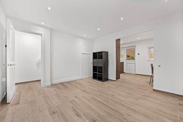 3 Bedroom Property To Rent In Shipwright Road, Surrey Quays, SE16