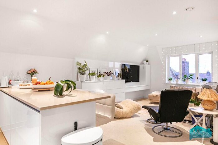 3 Bedroom Apartment To Rent In Guardhouse Way, London, NW7