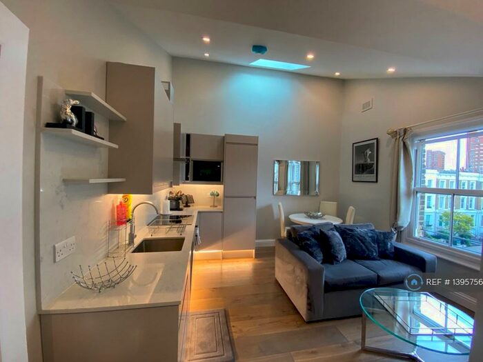 2 Bedroom Flat To Rent In Top Floor, London, SW10