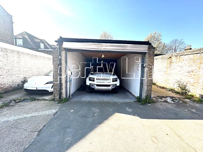 Garage / Parking To Rent In Cranbrook Rd, Ilford, IG1