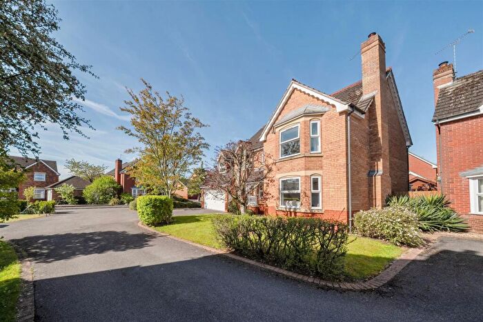 4 Bedroom Detached House For Sale In Brighton Way, Chippenham, SN14