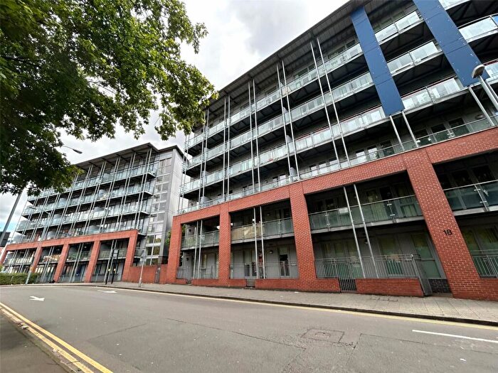 2 Bedroom Flat For Sale In Wheeleys Lane, Birmingham, West Midlands, B15