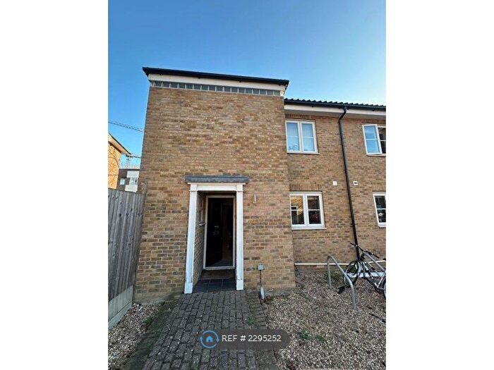 4 Bedroom Semi-Detached House To Rent In Rodenhurst Road, London, SW4