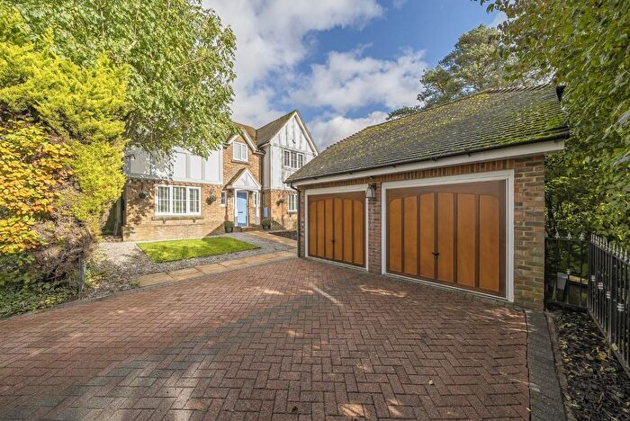 4 Bedroom Detached House For Sale In Dexter Close, Kennington, Ashford, TN25