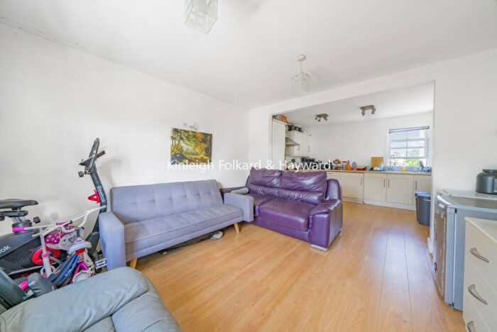 3 Bedroom Flat To Rent In Park Road, Bromley, BR1