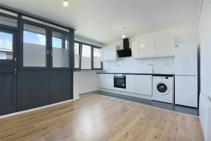 4 Bedroom Maisonette To Rent In John Parry Court, Hare Walk, London, N1