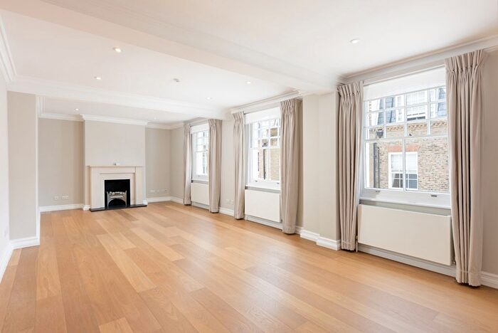 3 Bedroom Mews To Rent In Clabon Mews, London, SW1X