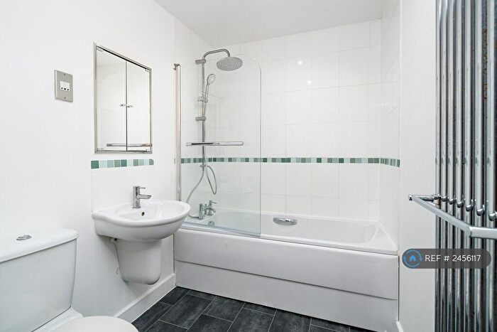 3 Bedroom Flat To Rent In Marmara Apartments, London, E16