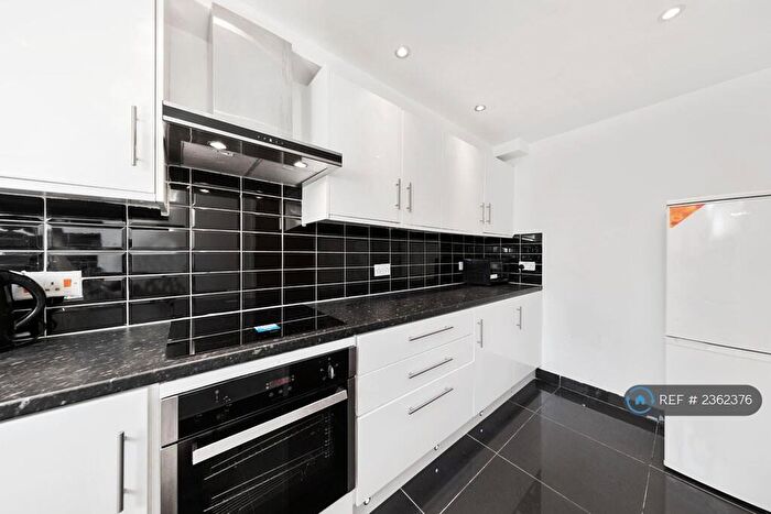 2 Bedroom Flat To Rent In Bond Road, Surbiton, KT6