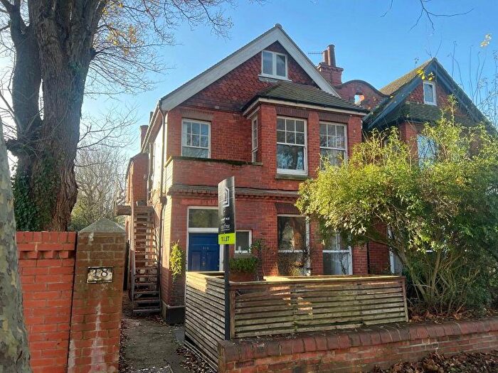 Flat To Rent In Pembroke Crescent, Hove, BN3