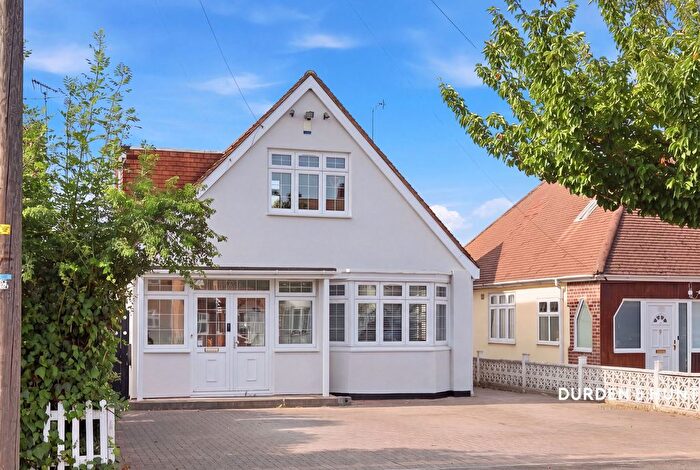 5 Bedroom Detached House For Sale In Stradbroke Grove, Ilford, IG5