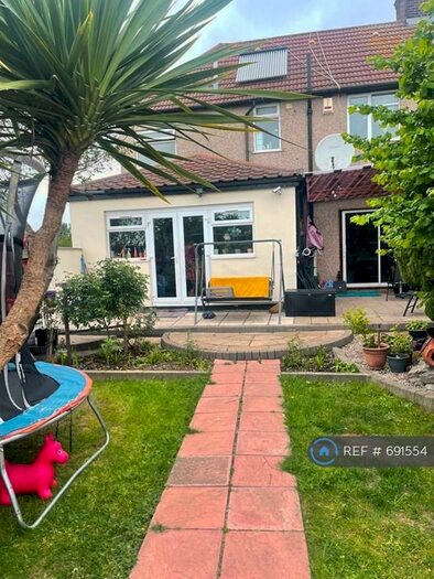 5 Bedroom Semi-Detached House To Rent In Hedgemans Road, Dagenham, RM9