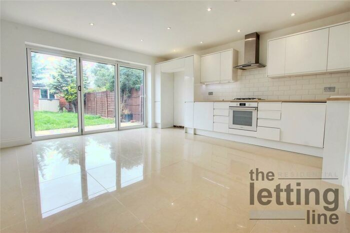 3 Bedroom Terraced House To Rent In Kenilworth Crescent, Enfield, Middlesex, EN1