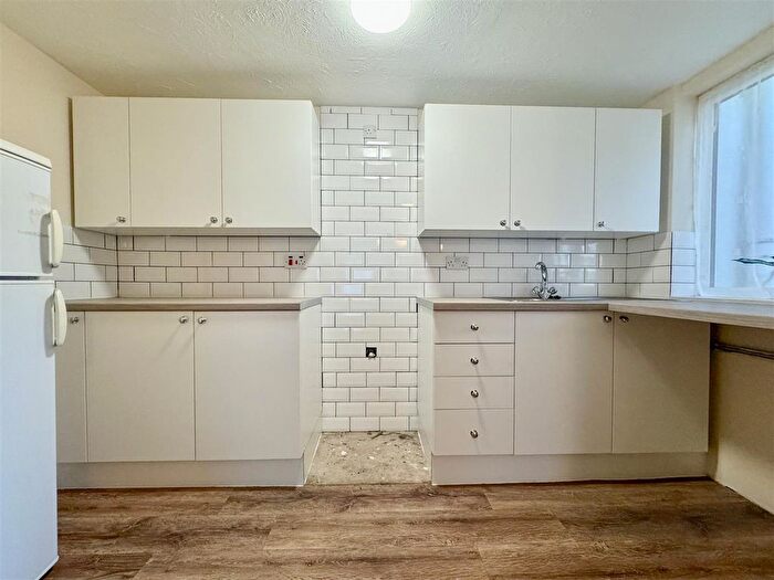 2 Bedroom End Of Terrace House To Rent In Eversley Road, Bexhill-On-Sea, TN40