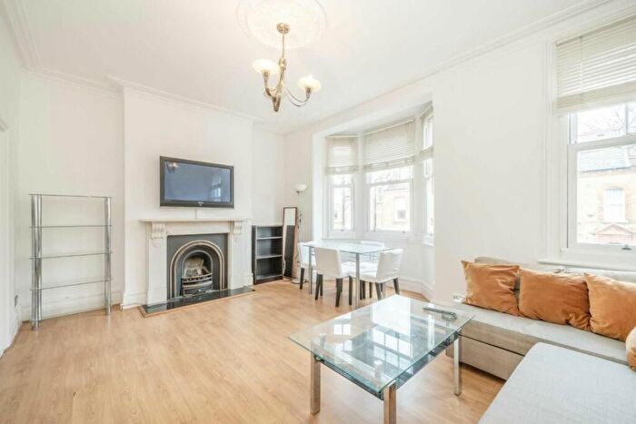 3 Bedroom Flat To Rent In Sarsfeld Road, London, SW12