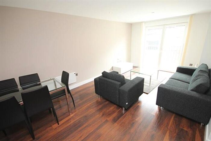 3 Bedroom Apartment To Rent In Greengate Salford, M3