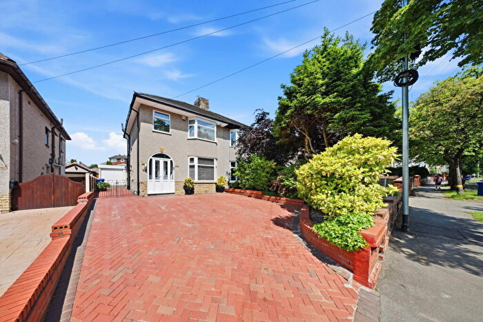 4 Bedroom Semi-Detached House For Sale In Casterton Avenue, Burnley, BB10