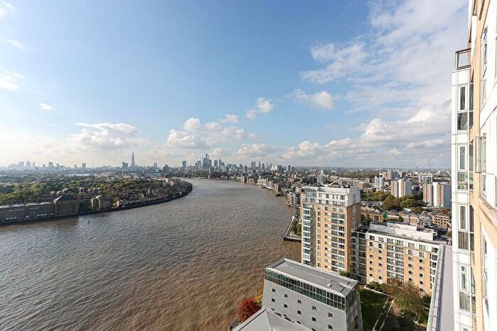 3 Bedroom Apartment To Rent In Hanover House, Westferry Circus London, E14