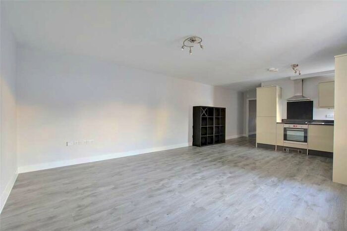 1 Bedroom Flat To Rent In White Horse Hill, Chislehurst, BR7