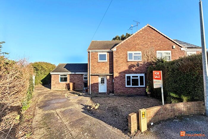 3 Bedroom Semi Detached House For Sale In Lindsey Close, Walton, Peterborough, PE4