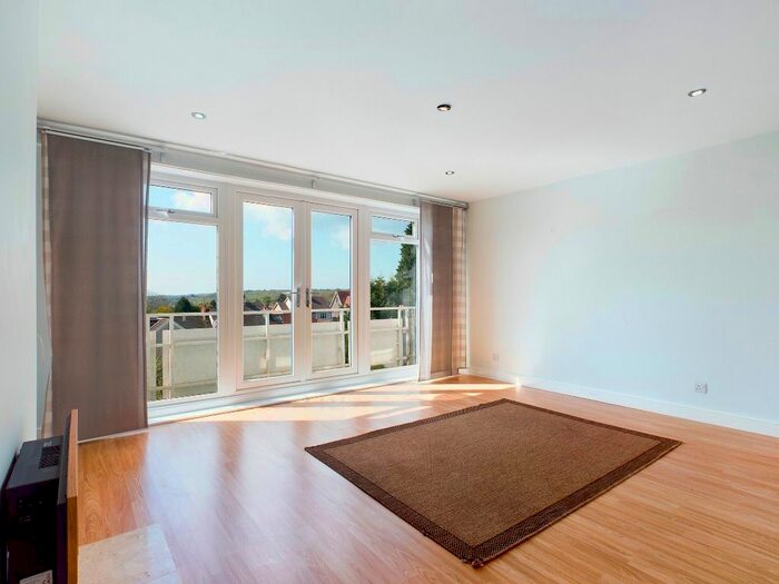 2 Bedroom Maisonette To Rent In Glan Yr Afon Court, Sketty, Swansea, SA2