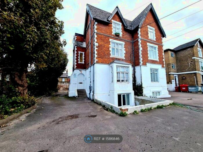 Studio To Rent In Hencroft Street South, Slough, SL1