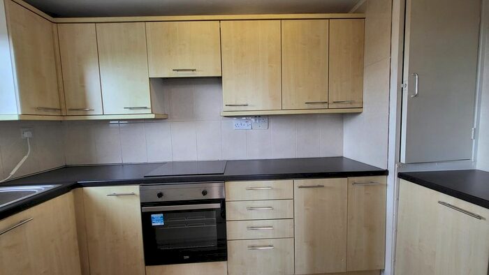 2 Bedroom Flat To Rent In Ross Road, London, SE25