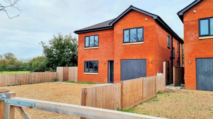 6 Bedroom Detached House To Rent In Langley Park Road, Iver, SL0