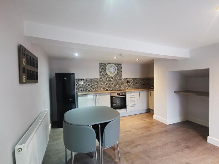 2 Bedroom House To Rent In Oak Street, Pudsey, LS28