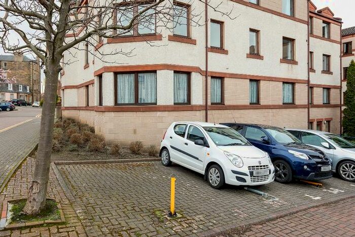 2 Bedroom Flat To Rent In Dorset Place, Polwarth, Edinburgh, EH11