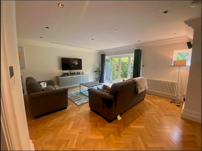 2 Bedroom Apartment To Rent In Adlington Road, Wilmslow, Cheshire, SK9